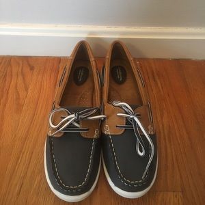 NWOT CROFT AND BARROW BOAT SHOES MEMORY FOAM
